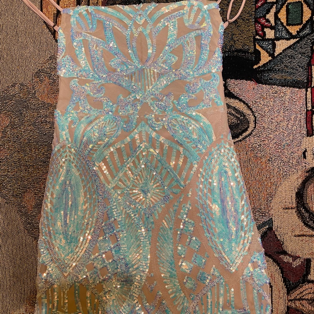 lucy in the sky short hoco dress size medium
$60 (original $80)